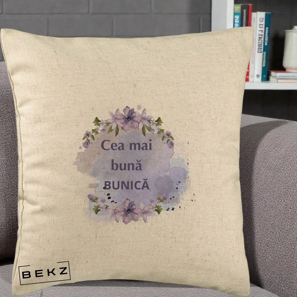 Cadou pentru Bunica - Perna Personalizata Cea Mai Buna Bunica Flori Mov Acuarela Negru, 40x40 cm, Bej, Husa Detasabila, Perna Inclusa, BEKZ®