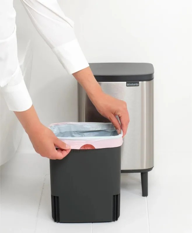 Cos de gunoi Brabantia Bo Small Hi 1006646, 7 L, Deschidere lina si silentioasa, Baza antiderapanta, Rezistent la amprente, Inox mat