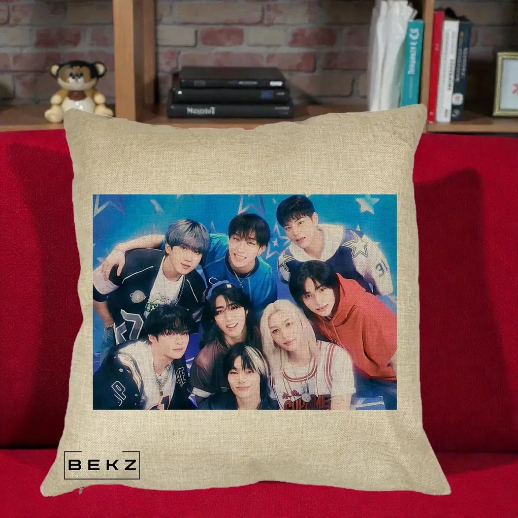 Perna Personalizata K-Pop Grup Foto Stele, 40x40 cm, Crem, Husa Detasabila, Perna Inclusa, BEKZ®