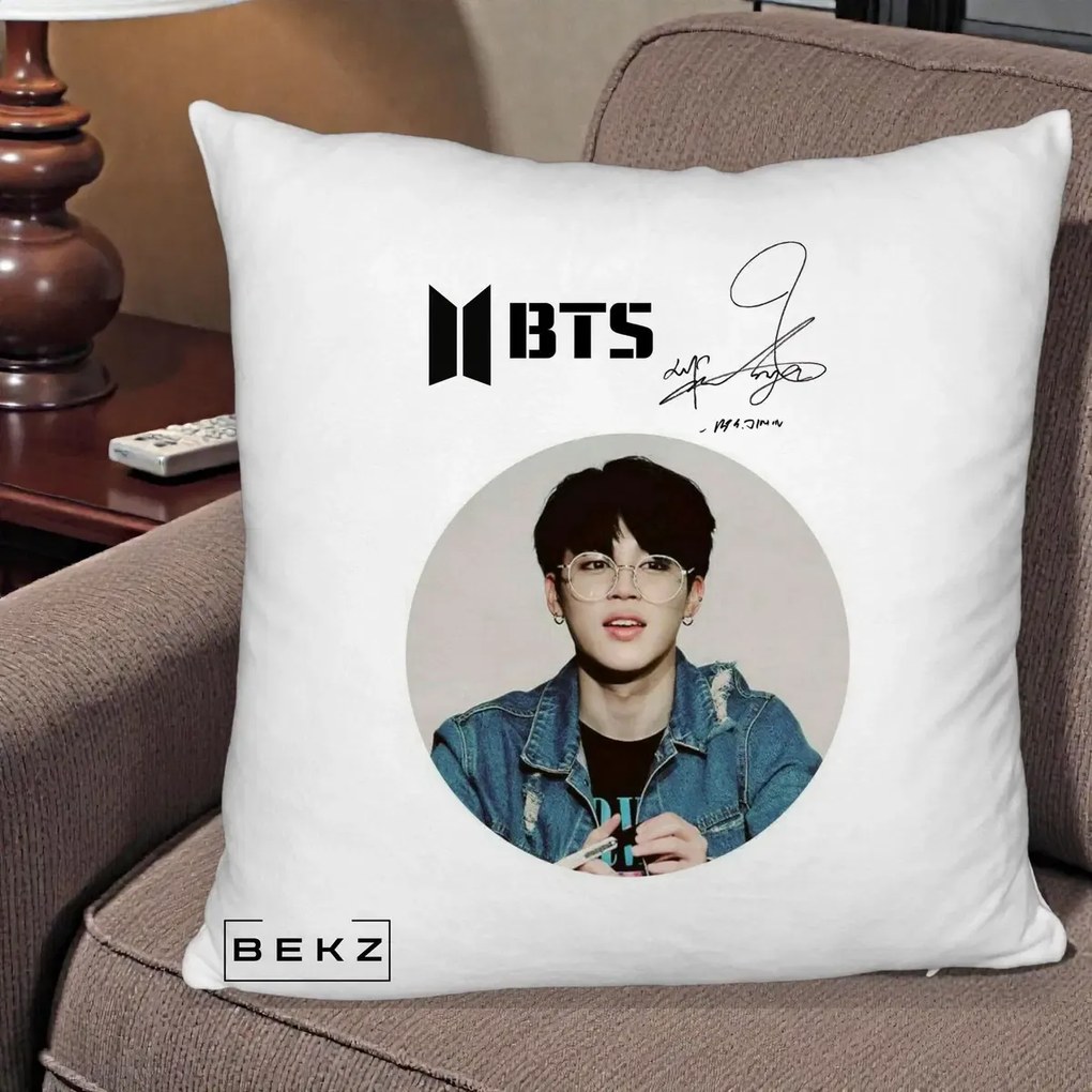 Perna Personalizata K-pop BTS Jimin Portret Cerc Autograf Geaca, 40x40 cm, Alb Pufos, Husa Detasabila, Perna Inclusa, BEKZ®
