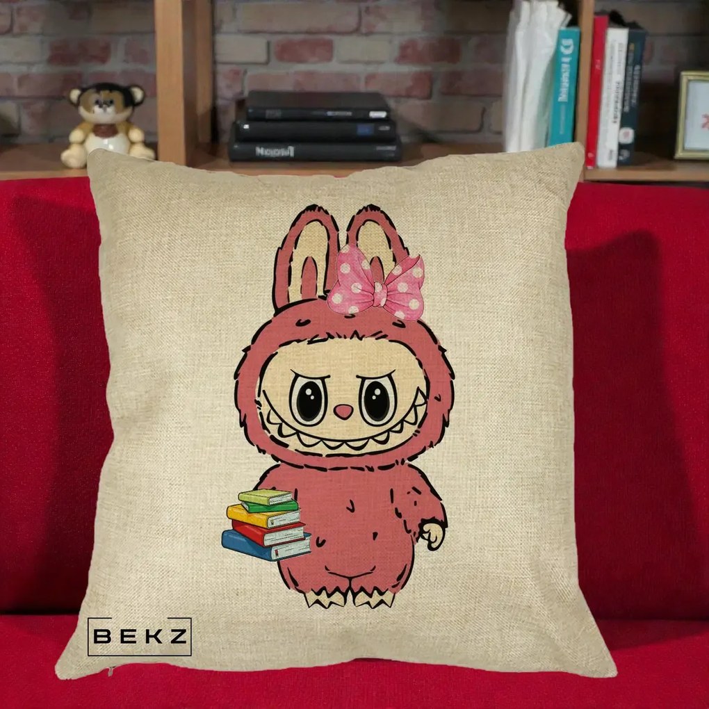 Perna Personalizata Labubu Roz cu Funda si Carti, 40x40 cm, Crem, Husa Detasabila, Perna Inclusa, BEKZ®