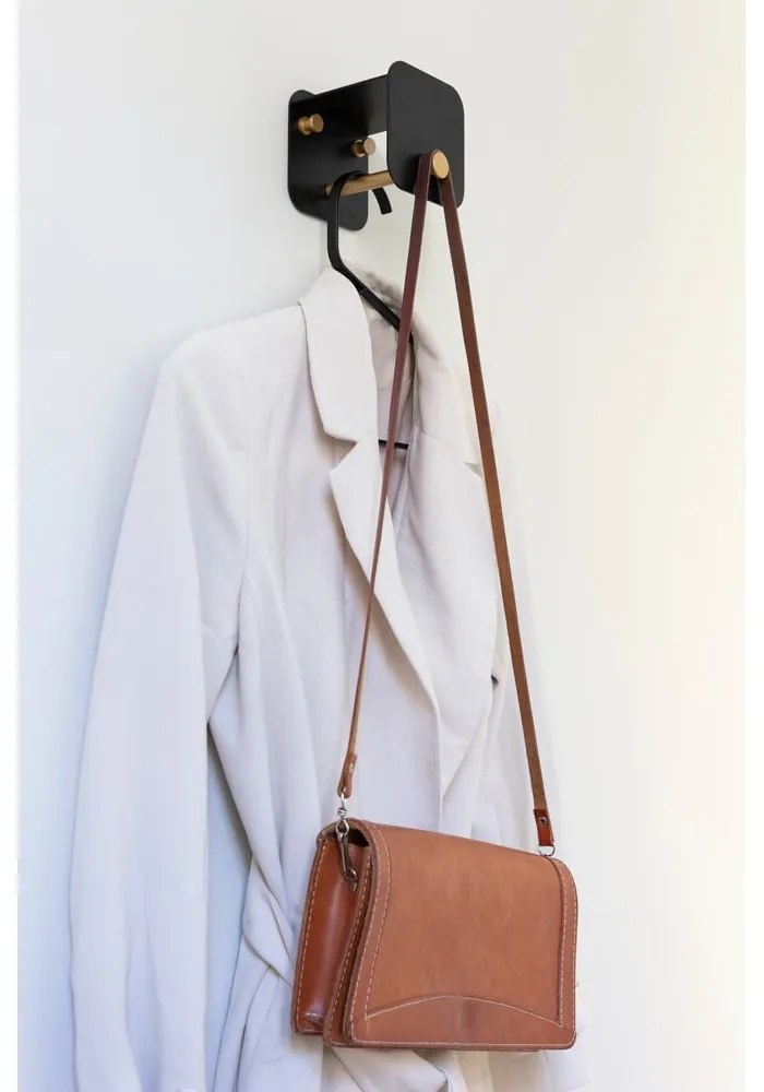 Cuier de perete negru cu raft din metal Hang in There – UMAGE