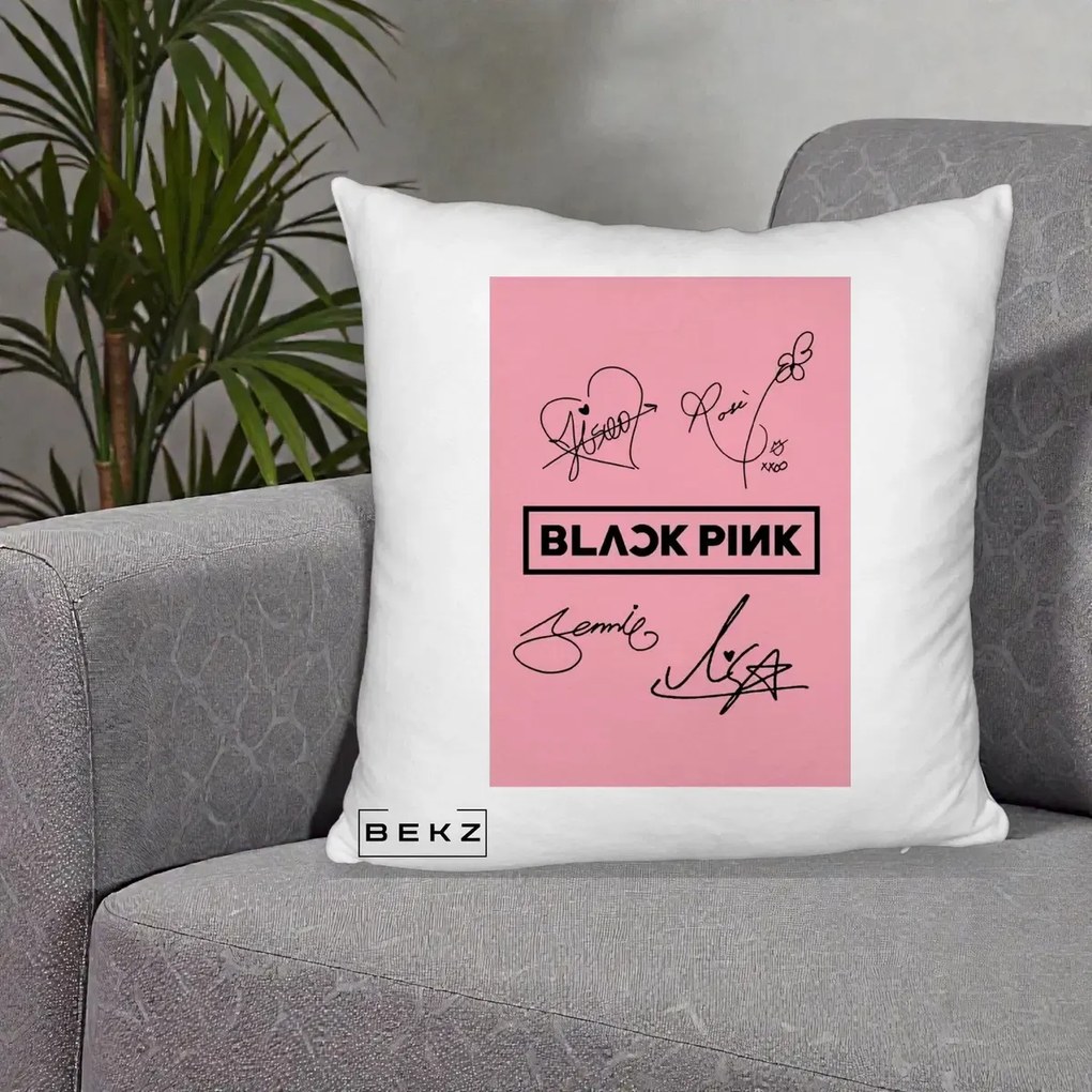 Perna Personalizata K-pop BLACKPINK Semnaturi Roz, 40x40 cm, Alb Pufos, Husa Detasabila, Perna Inclusa, BEKZ®