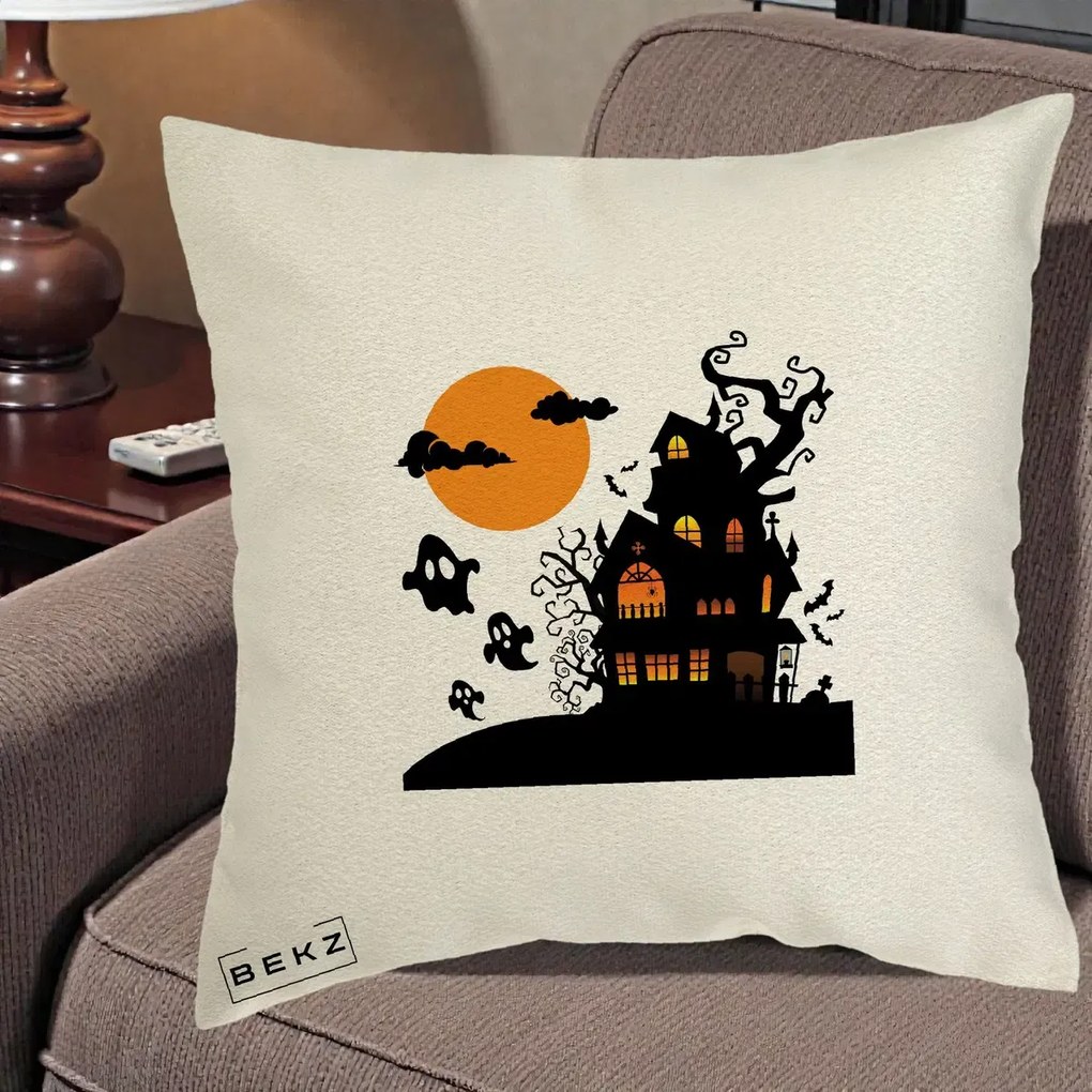 Perna Decorativa Halloween Casa Bantuita cu Fantome, 40x40 cm, Ecru, Husa Detasabila, Perna Inclusa, BEKZ®