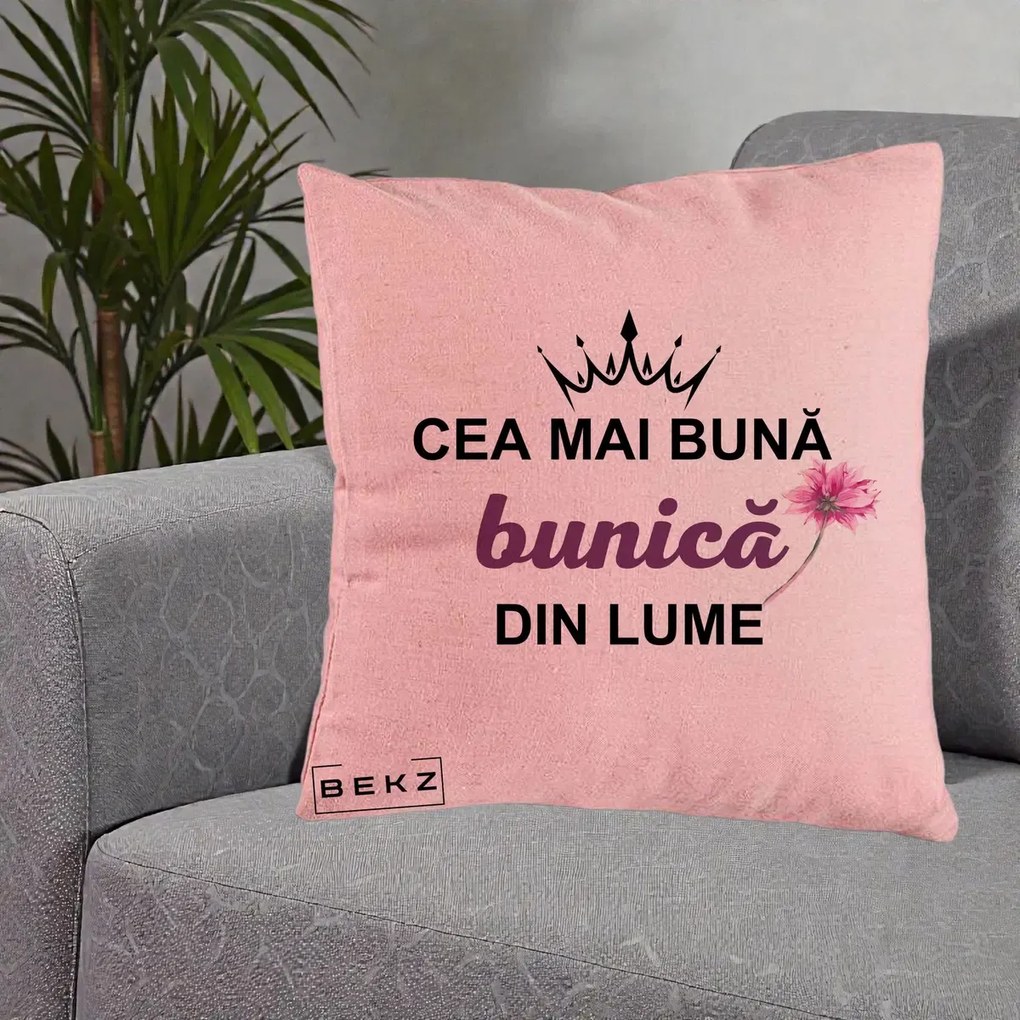 Cadou pentru Bunica - Perna Personalizata Cea Mai Buna Bunica Din Lume Coroana Mov Floare Roz, 40x40 cm, Roz, Husa Detasabila, Perna Inclusa, BEKZ®