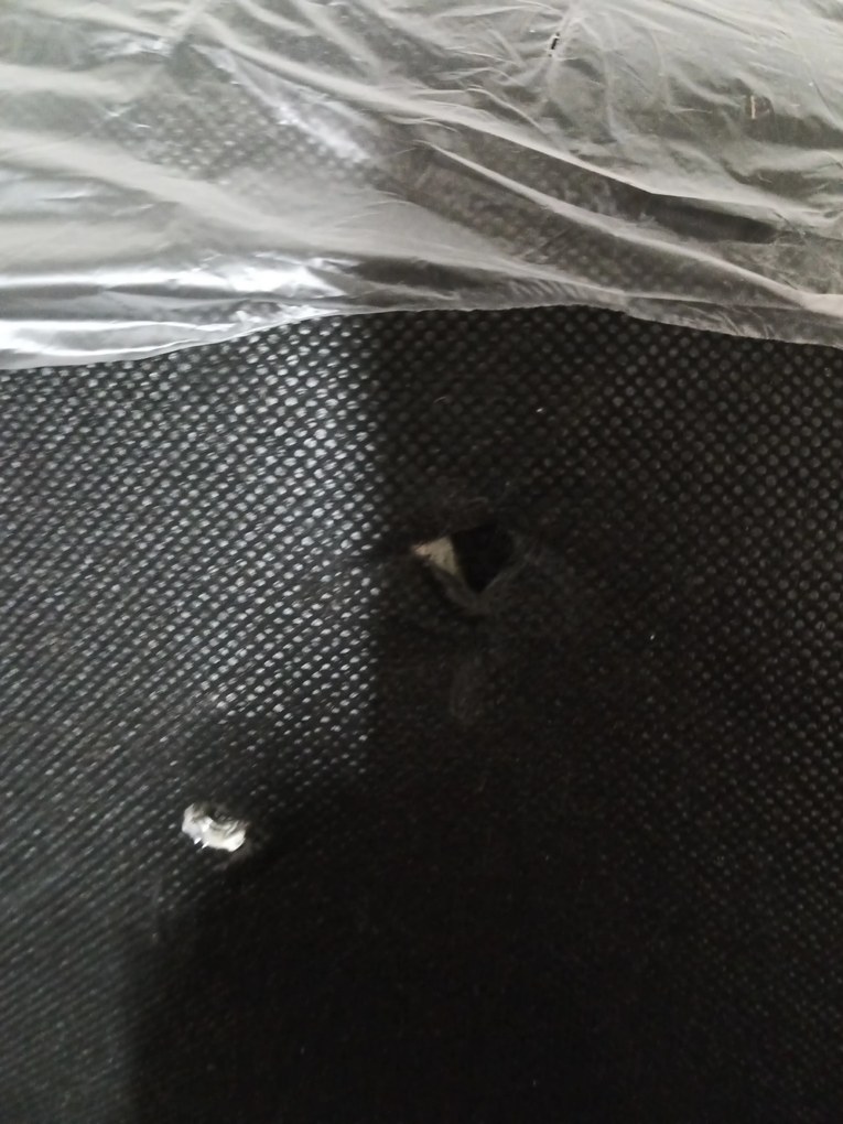 OFERTA Scaun de catifea neagra LAVA cu picioare negre II. calitate