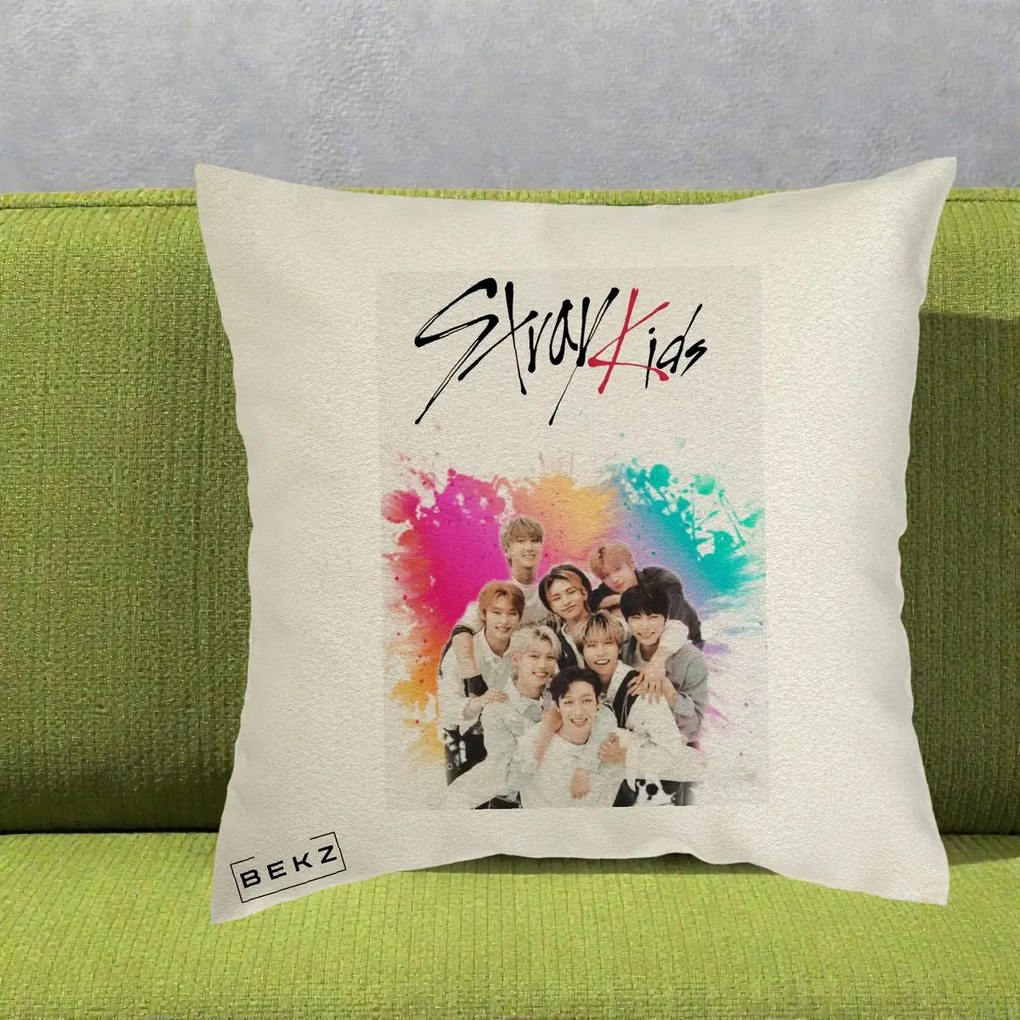 Perna Personalizata K-pop Stray Kids cu Splash Multicolor, 40x40 cm, Ecru, Husa Detasabila, Perna Inclusa, BEKZ®