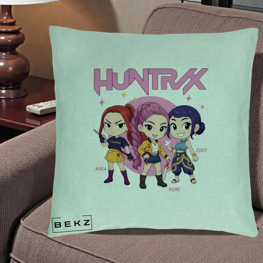 Perna Personalizata K-pop HUNTRX Trio Chibi cu Arme, 40x40 cm, Verde Menta, Husa Detasabila, Perna Inclusa, BEKZ®