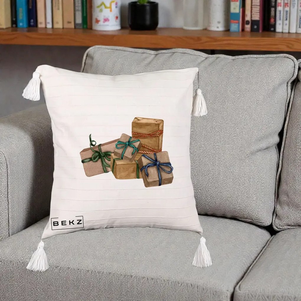 Perna Decorativa Cadouri de Craciun Kraft, 40x40 cm, Bej cu Franjuri, Husa Detasabila, Perna Inclusa, BEKZ®