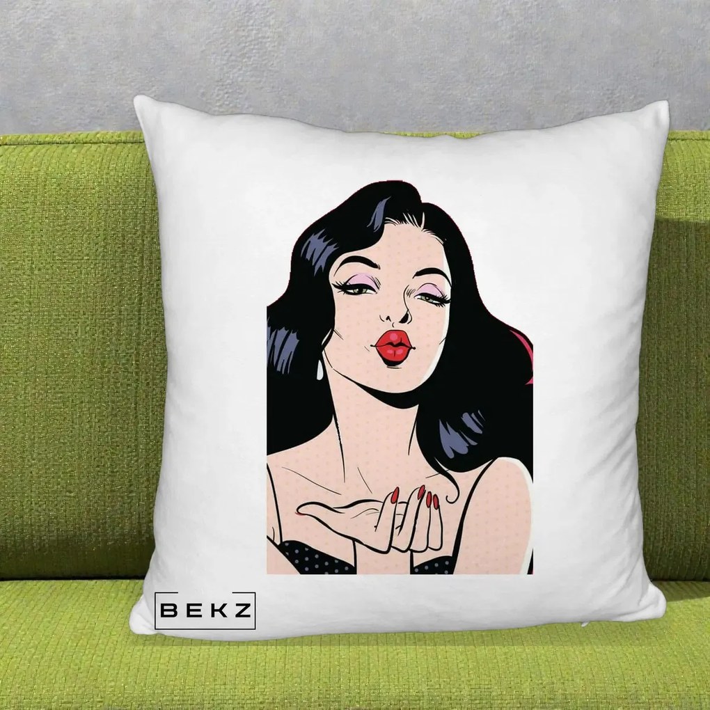 Perna Decorativa Femeie Pop-Art Kiss, 40x40 cm, Alb Pufos, Husa Detasabila, Perna Inclusa, BEKZ®