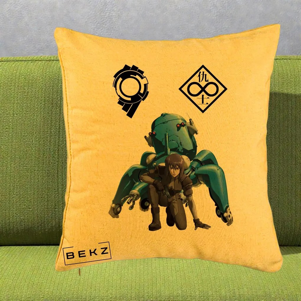Perna Personalizata Ghost in the Shell Motoko si Tachikoma, 40x40 cm, Galben, Husa Detasabila, Perna Inclusa, BEKZ®