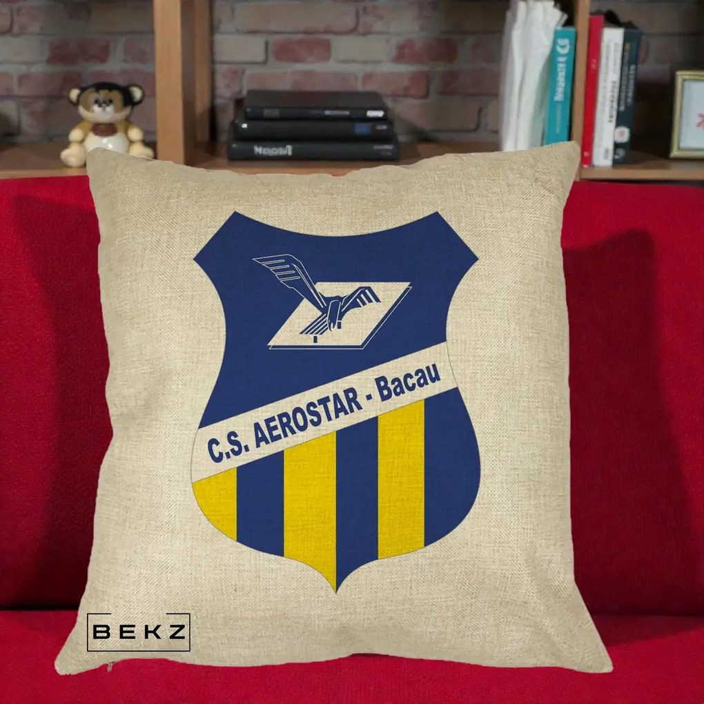 Perna Personalizata CS Aerostar Bacau Fotbal, 40x40 cm, Crem, Husa Detasabila, Perna Inclusa, BEKZ®