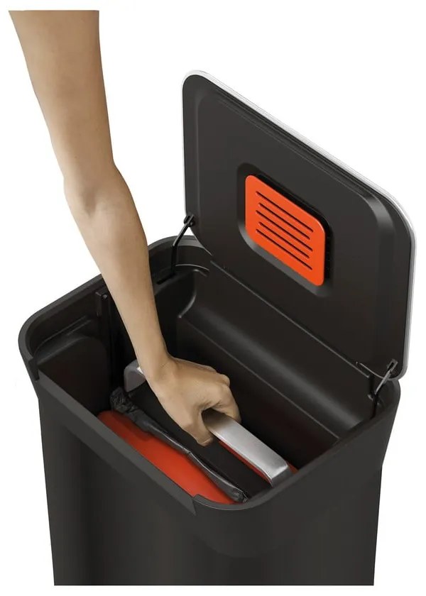 Coș de gunoi negru cu pedală din oțel 30 l Titan – Joseph Joseph