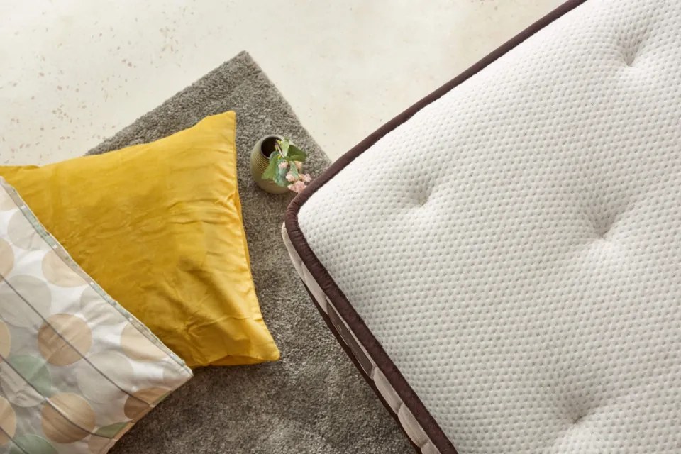 Saltea cu Arcuri Majesty, 140x200 cm, Topper Inclus