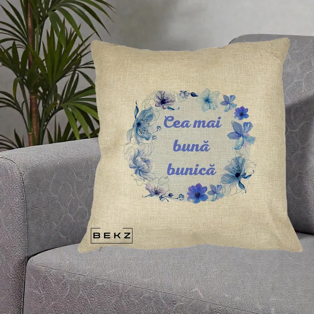 Cadou pentru Bunica - Perna Personalizata Cea Mai Buna Bunica Coronita Flori Albastre Acuarela, 40x40 cm, Crem, Husa Detasabila, Perna Inclusa, BEKZ®