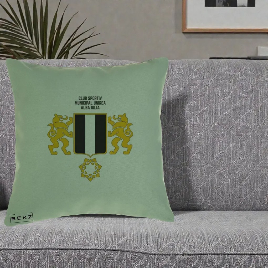 Perna Personalizata CSM Unirea Alba Iulia Fotbal, 40x40 cm, Verde, Husa Detasabila, Perna Inclusa, BEKZ®