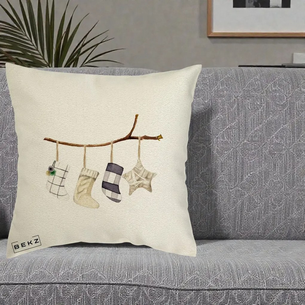 Perna Decorativa Ciorapi de Craciun pe Ramura, 40x40 cm, Ecru, Husa Detasabila, Perna Inclusa, BEKZ®