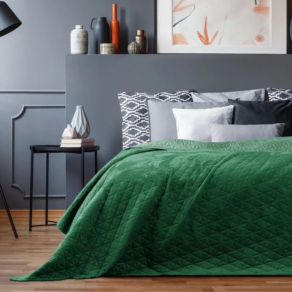 Cuvertură verde matlasată din catifea 220x240 cm Laila – AmeliaHome