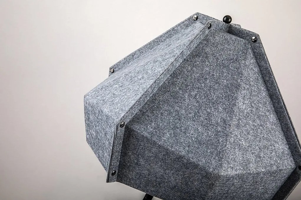 Lampadar cu trepied din material ecologic Lomiro