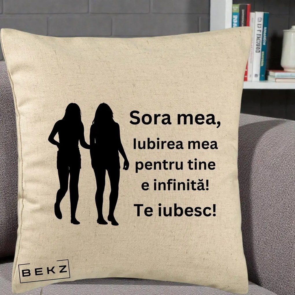 Cadou pentru Sora - Perna Personalizata Sora Mea Te Iubesc Siluete Negre Tinand Maini, 40x40 cm, Bej, Husa Detasabila, Perna Inclusa, BEKZ®