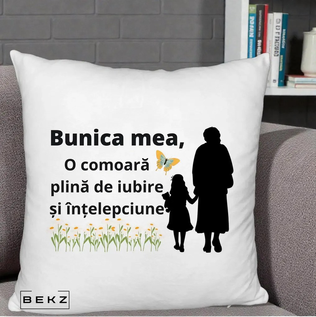 Cadou pentru Bunica - Perna Personalizata Bunica Mea Comoara Iubire Intelepciune Varianta Extinsa, 40x40 cm, Alb Pufos, Husa Detasabila, Perna Inclusa, BEKZ®