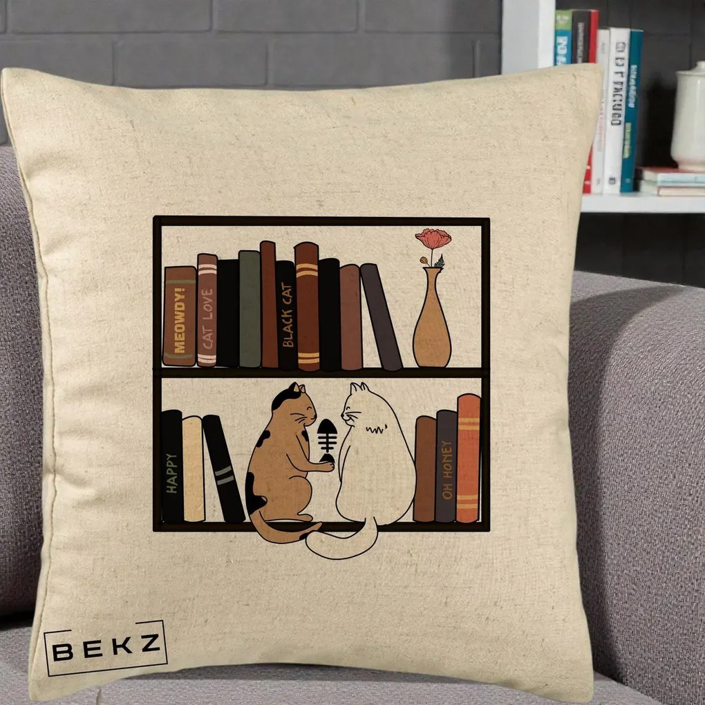 Perna Personalizata Pisici si Carti pe Raft, 40x40 cm, Bej, Husa Detasabila, Perna Inclusa, BEKZ®