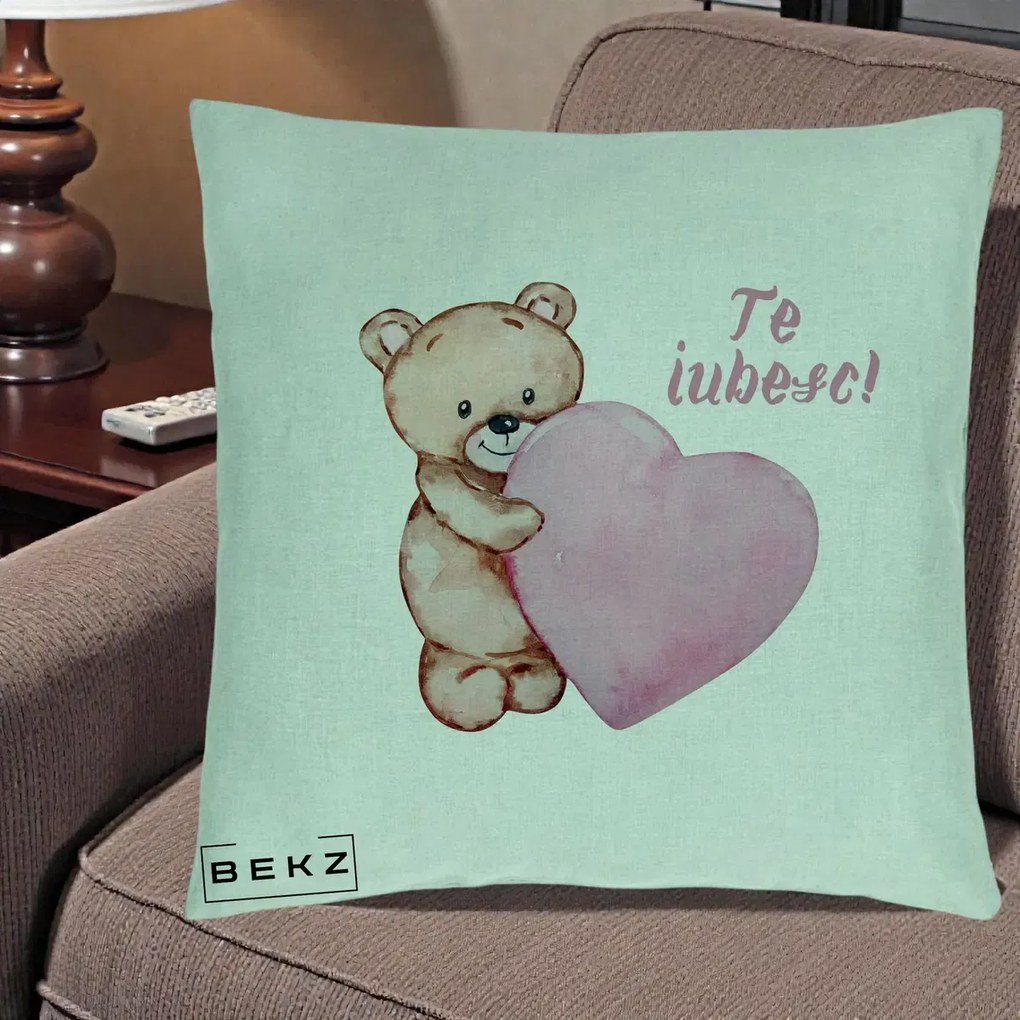 Cadou Romantic - Perna Personalizata Te Iubesc Ursulet cu Inima Roz Acuarela, 40x40 cm, Verde Menta, Husa Detasabila, Perna Inclusa, BEKZ®