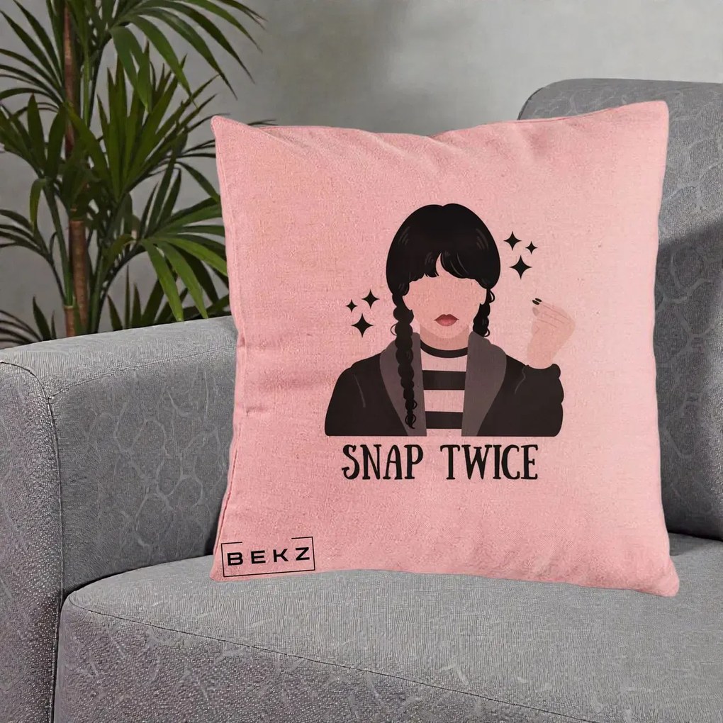 Perna Personalizata Wednesday Snap Twice, 40x40 cm, Roz, Husa Detasabila, Perna Inclusa, BEKZ®