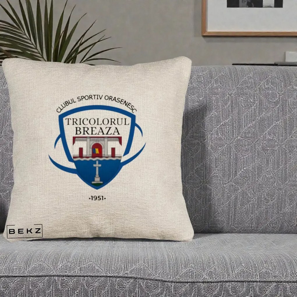 Perna Personalizata CSO Tricolorul Breaza 1951, 40x40 cm, Bej Canapea, Husa Detasabila, Perna Inclusa, BEKZ®