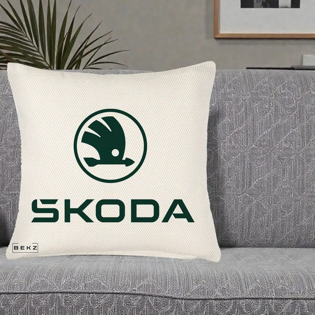 Perna Personalizata cu emblema Skoda, 40x40 cm, Crem Reliefat, Husa Detasabila, Perna Inclusa, BEKZ®