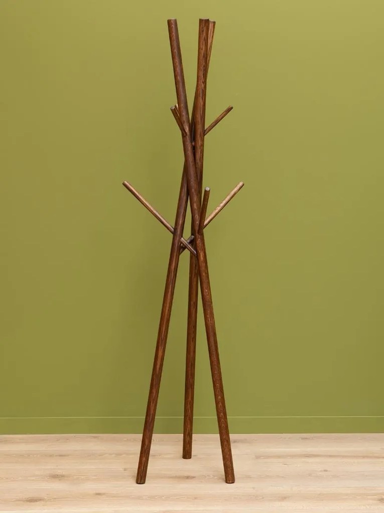 Cuier de podea din lemn de stejar, maro închis, structură din bețe încrucișate, finisaj natural, 174,5 x 46,5 cm, „Bunch”