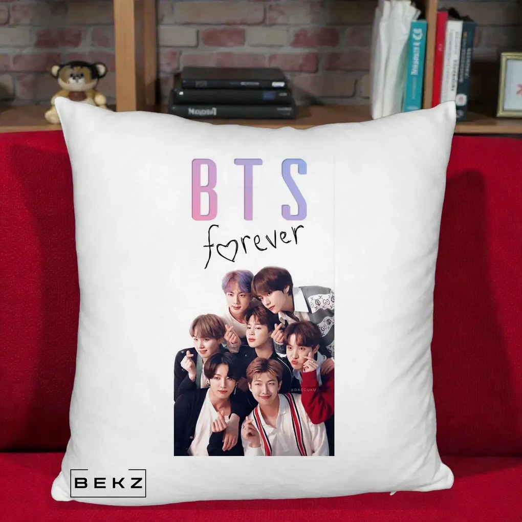 Perna Personalizata K-pop BTS Forever cu Foto Grup Negru, 40x40 cm, Alb Pufos, Husa Detasabila, Perna Inclusa, BEKZ®