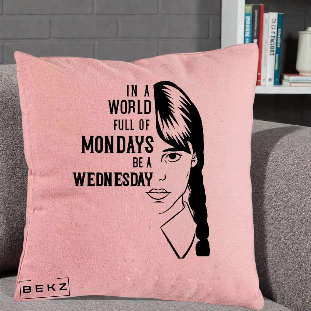 Perna Personalizata Wednesday Be a Wednesday, 40x40 cm, Roz, Husa Detasabila, Perna Inclusa, BEKZ®