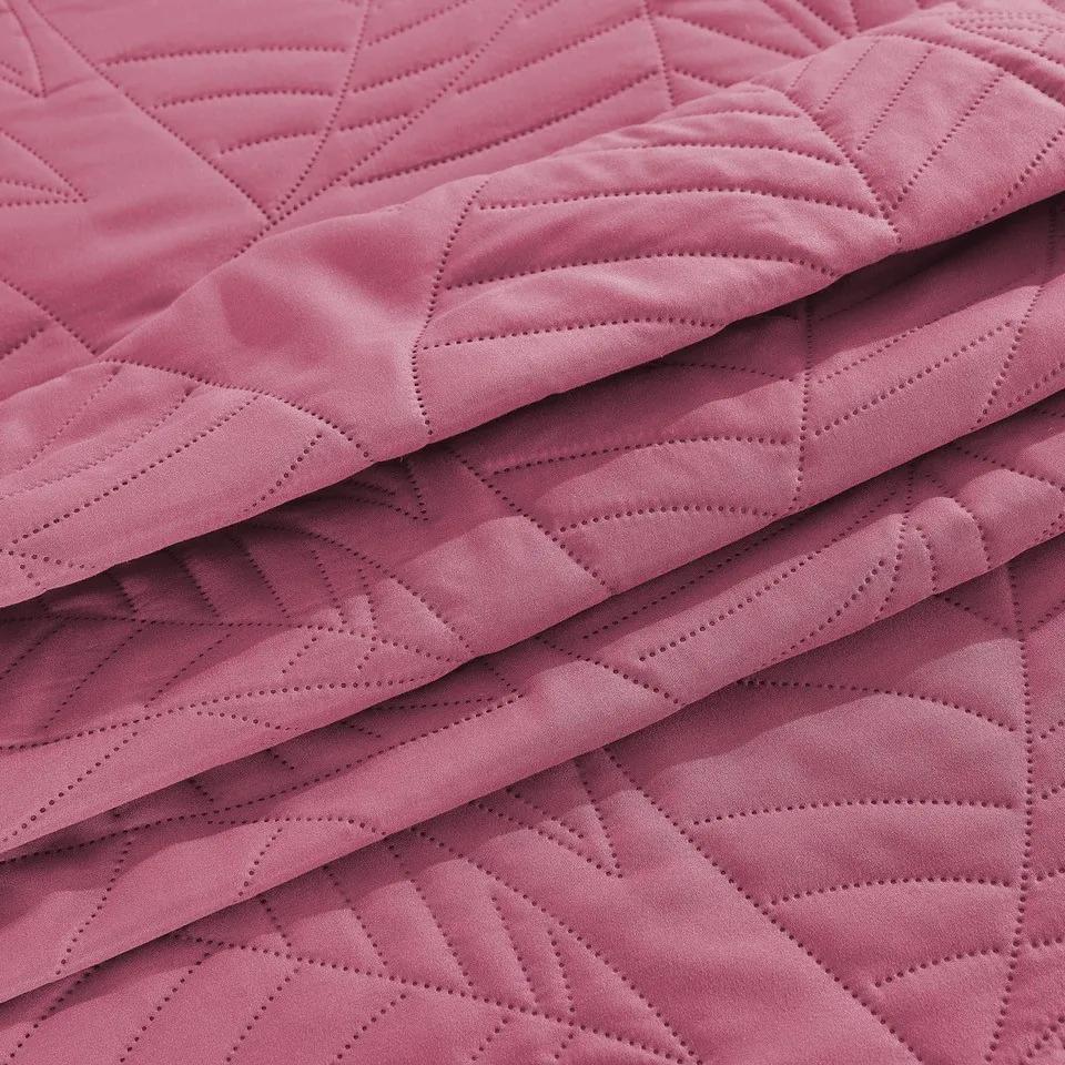 Cuvertură de pat roz cu model LEAVES Dimensiuni: 200 x 220 cm