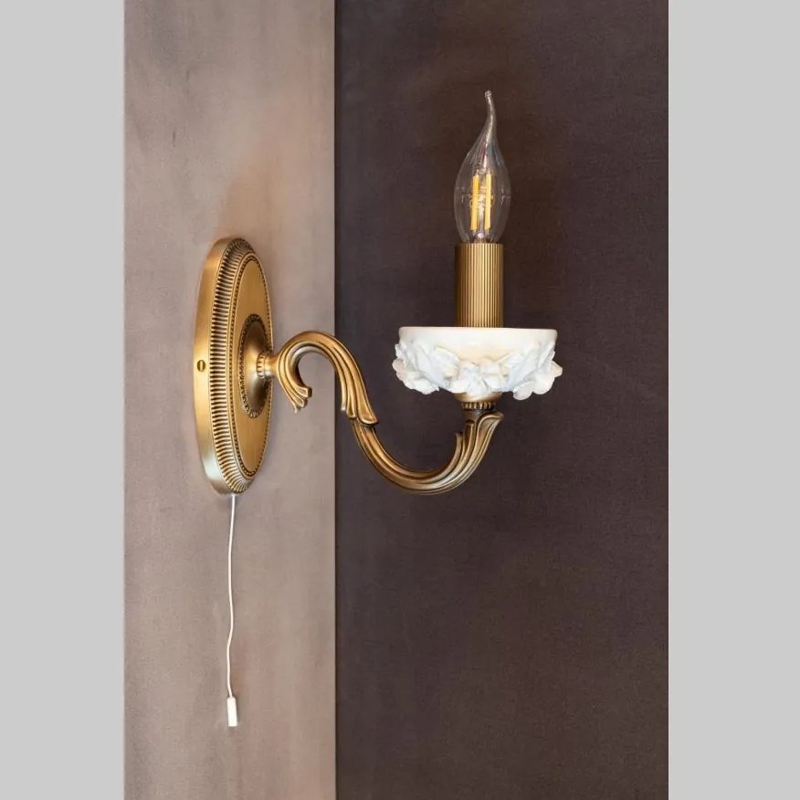 Aplica de perete design italian din alama si portelan alb 9952