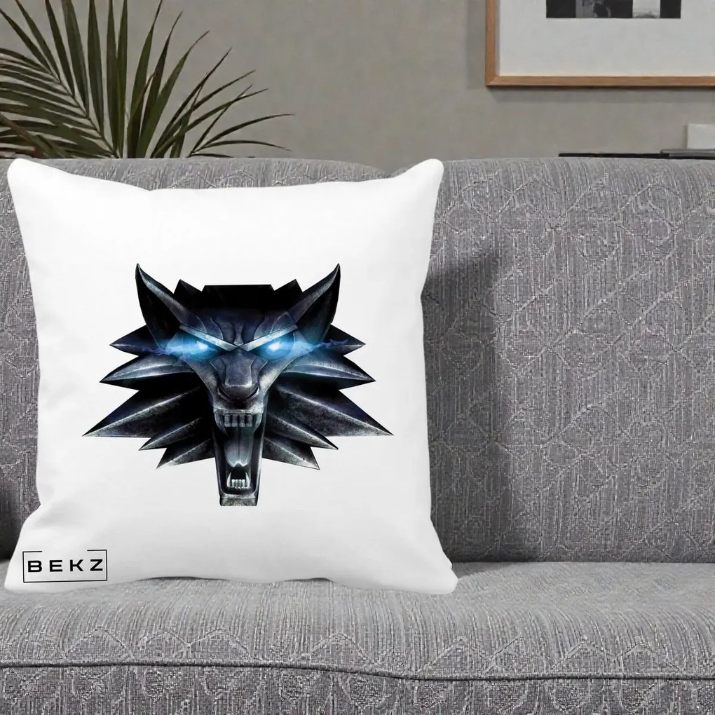 Perna Decorativa The Witcher Wolf Head, 40x40 cm, Alba Mata, Husa Detasabila, Perna Inclusa, BEKZ®