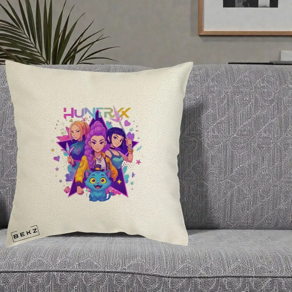 Perna Personalizata K-pop HUNTRX Trio cu Pisica Stele, 40x40 cm, Ecru, Husa Detasabila, Perna Inclusa, BEKZ®
