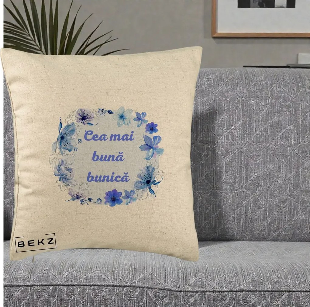 Cadou pentru Bunica - Perna Personalizata Cea Mai Buna Bunica Coronita Flori Albastre Acuarela, 40x40 cm, Bej, Husa Detasabila, Perna Inclusa, BEKZ®