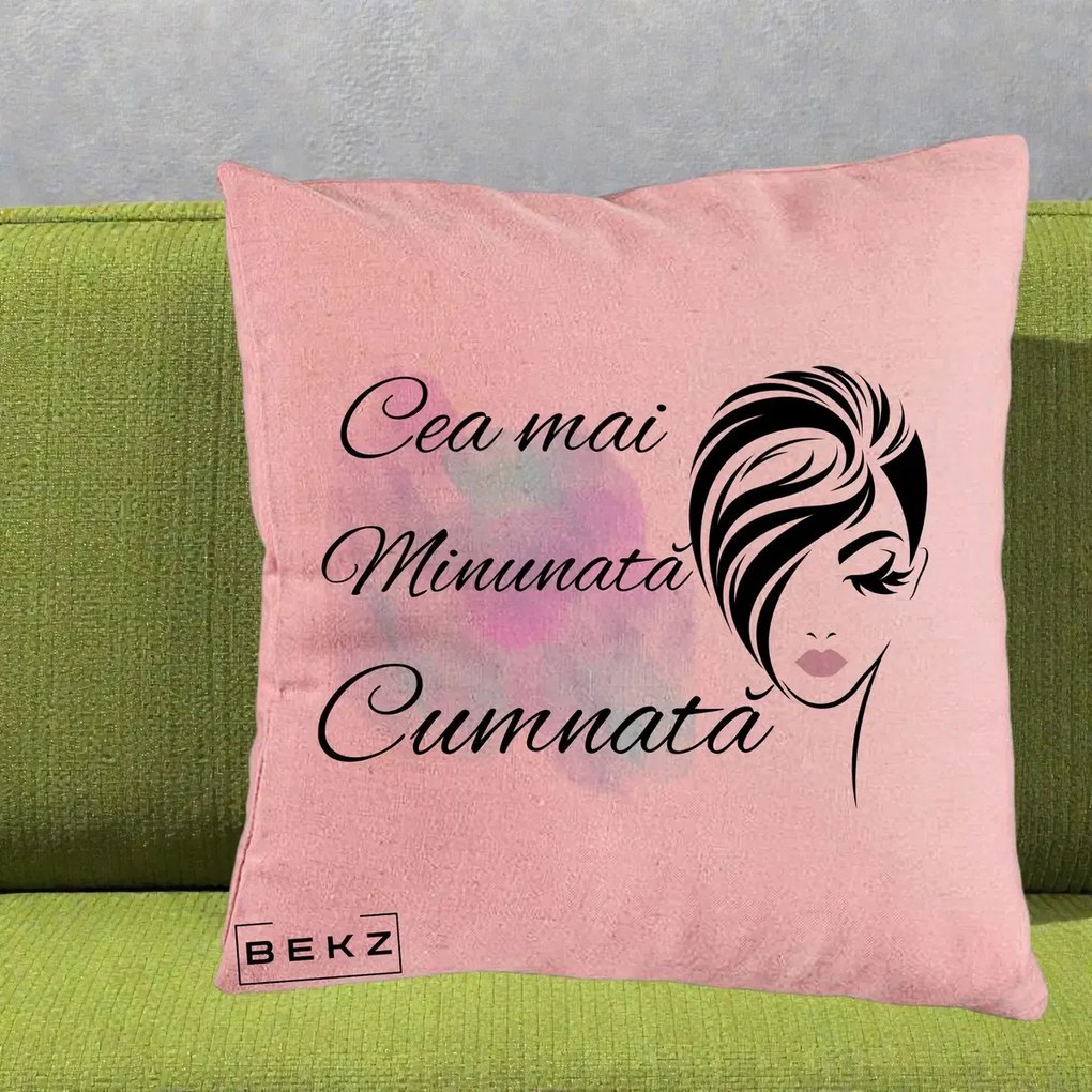 Cadou pentru Cumnata - Perna Personalizata Cea mai Minunata Cumnata cu Silueta Dama si Pete Multicolor, 40x40 cm, Roz, Husa Detasabila, Perna Inclusa, BEKZ®