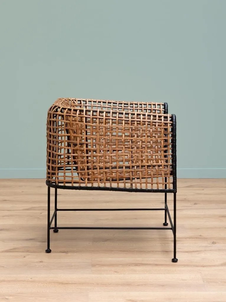 Fotoliu impletit din rattan, cu bordura decorativa neagră, "Asano"