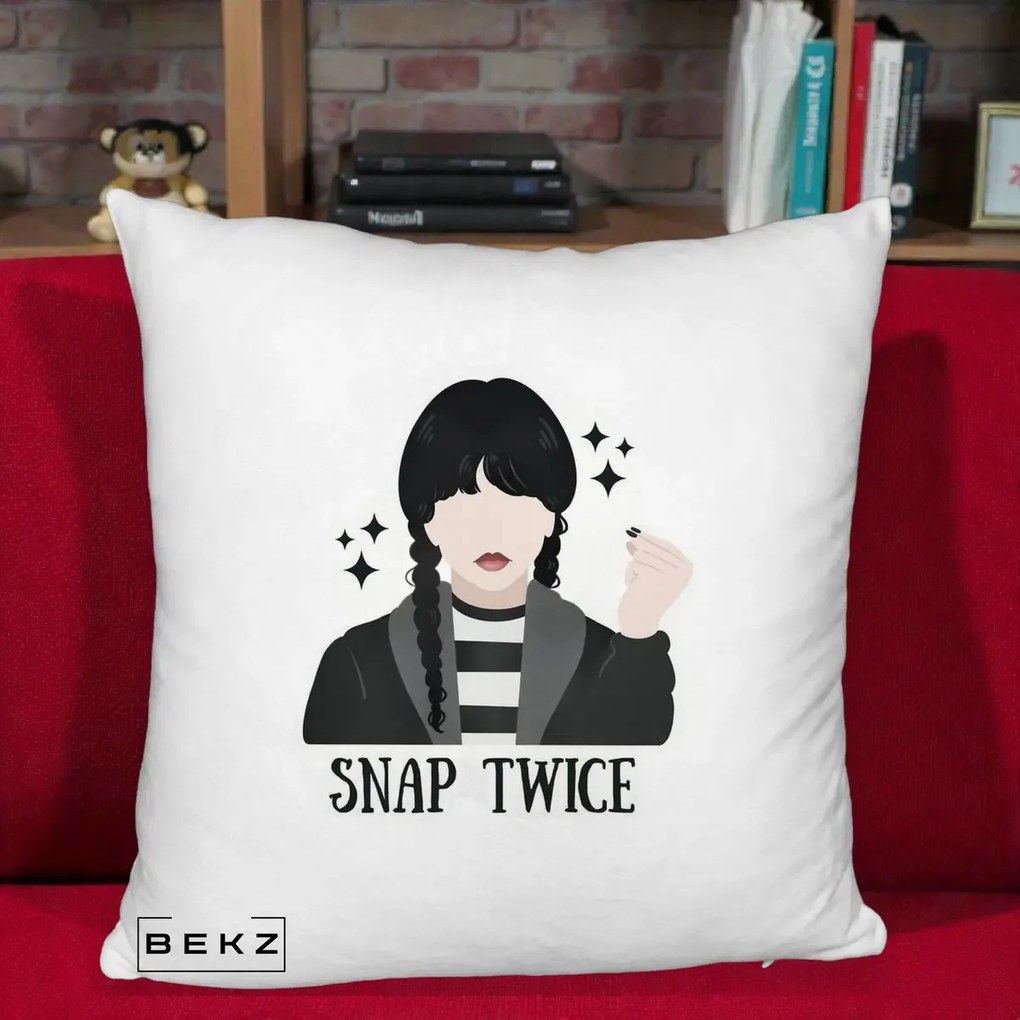 Perna Personalizata Wednesday Snap Twice, 40x40 cm, Alb Pufos, Husa Detasabila, Perna Inclusa, BEKZ®