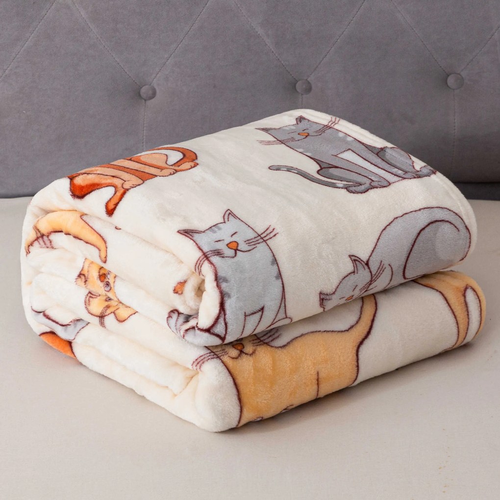 Patura din microplus COLORED CATS crem Dimensiune: 200 x 220 cm