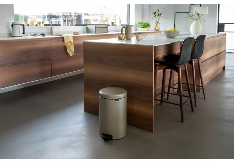 Cos de gunoi cu pedala Brabantia NewIcon 1003205, 20 L, Inchidere lina, Baza antiderapanta, Auriu metalic