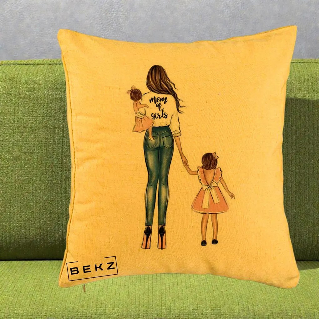Cadou pentru Mama - Perna Personalizata Mom of Girls Mama cu Fetele, 40x40 cm, Galben, Husa Detasabila, Perna Inclusa, BEKZ®
