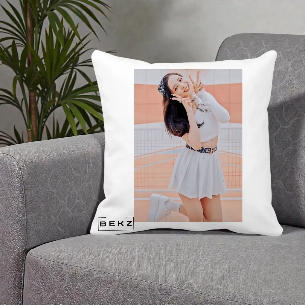 Perna Personalizata K-pop BLACKPINK Nayeon/Jisoo Tenis Alb, 40x40 cm, Alba Mata, Husa Detasabila, Perna Inclusa, BEKZ®