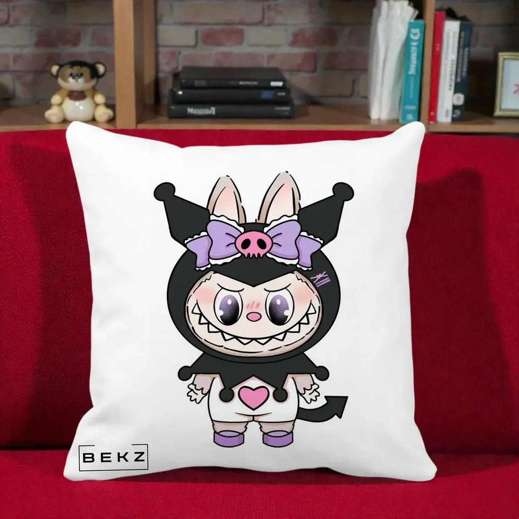 Perna Personalizata Labubu x Kuromi, 40x40 cm, Alba Mata, Husa Detasabila, Perna Inclusa, BEKZ®