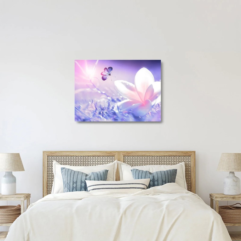 Tablou pe sticlă - Fluture lângă floare (70x50 cm)