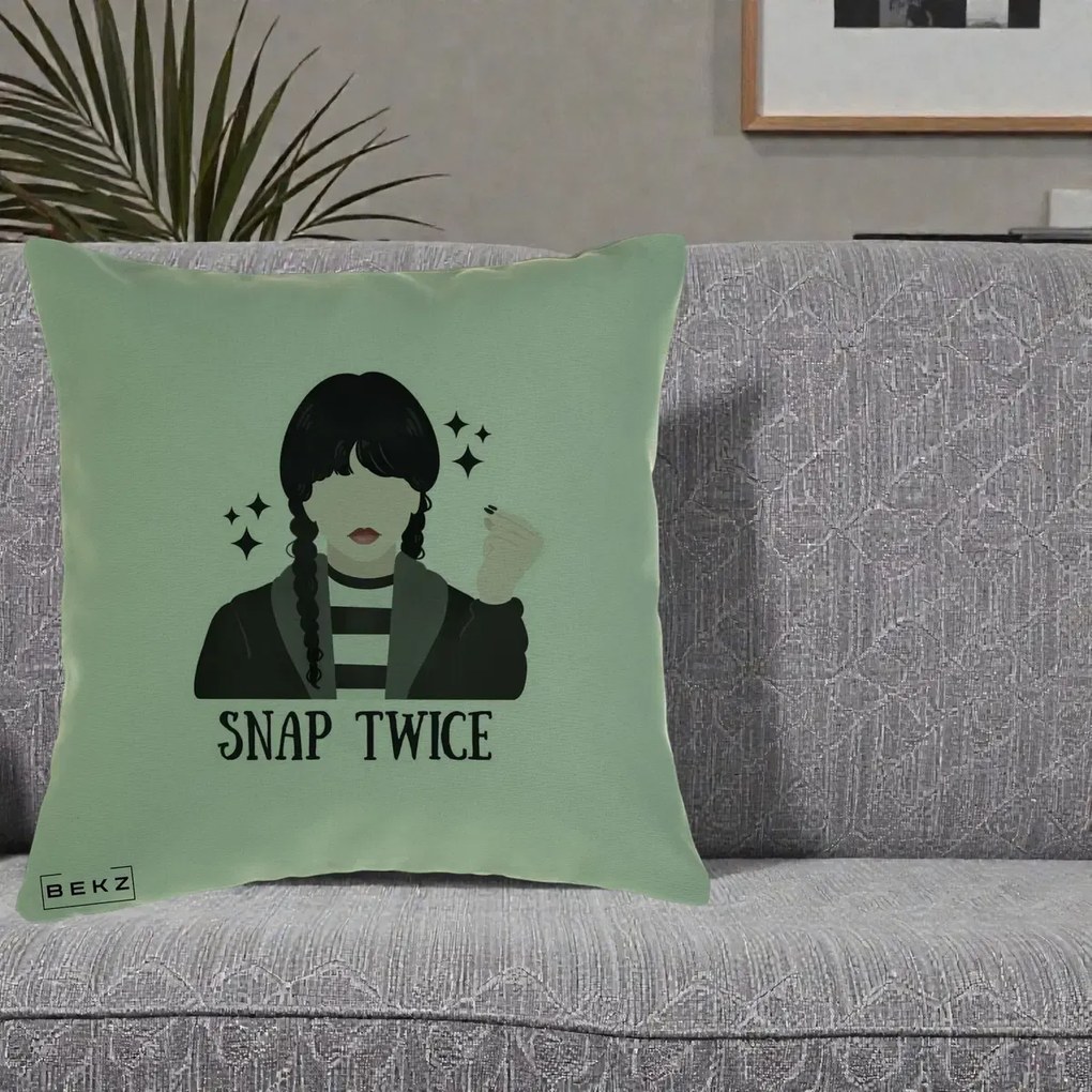 Perna Personalizata Wednesday Snap Twice, 40x40 cm, Verde, Husa Detasabila, Perna Inclusa, BEKZ®