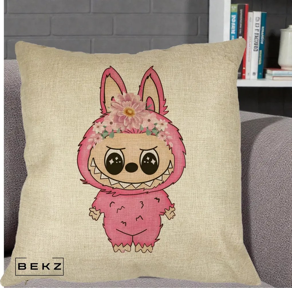 Perna Personalizata Labubu Roz cu Coroana Florala, 40x40 cm, Crem, Husa Detasabila, Perna Inclusa, BEKZ®