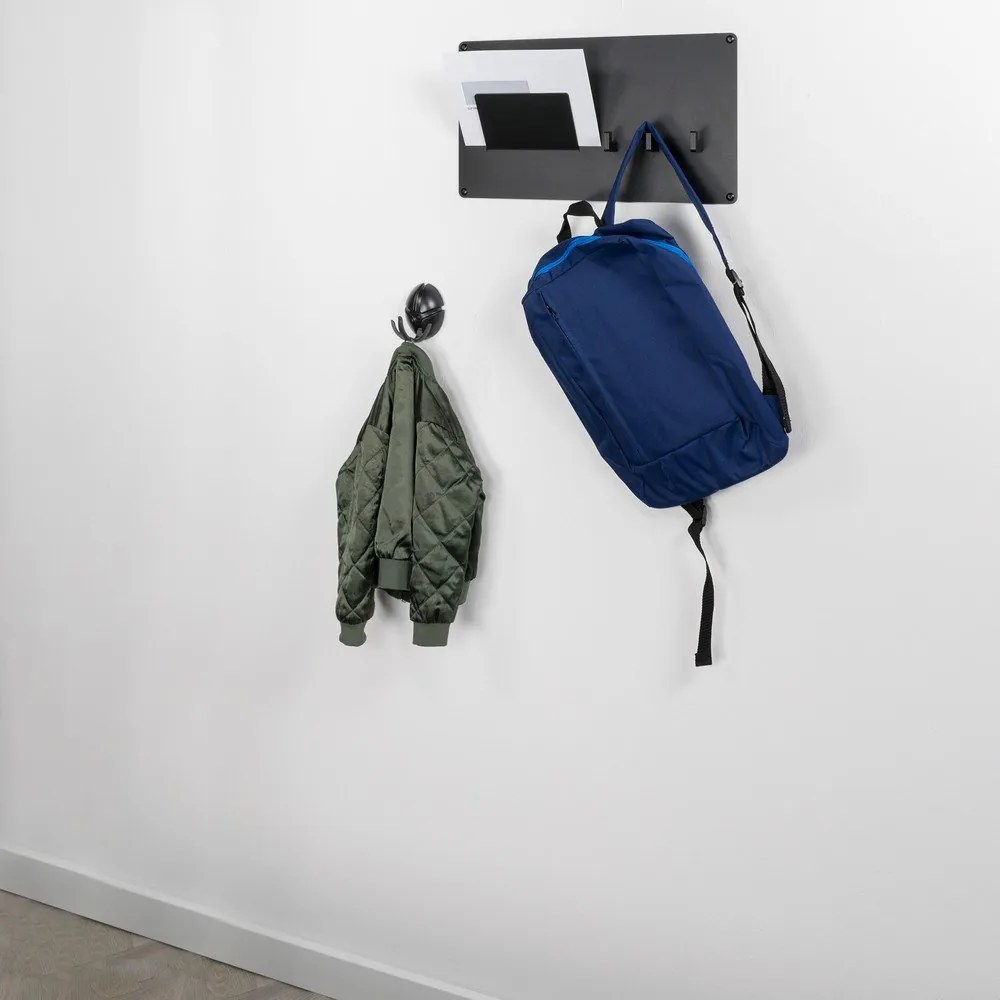 Cârlig negru de montat pe perete din plastic Tick – Spinder Design